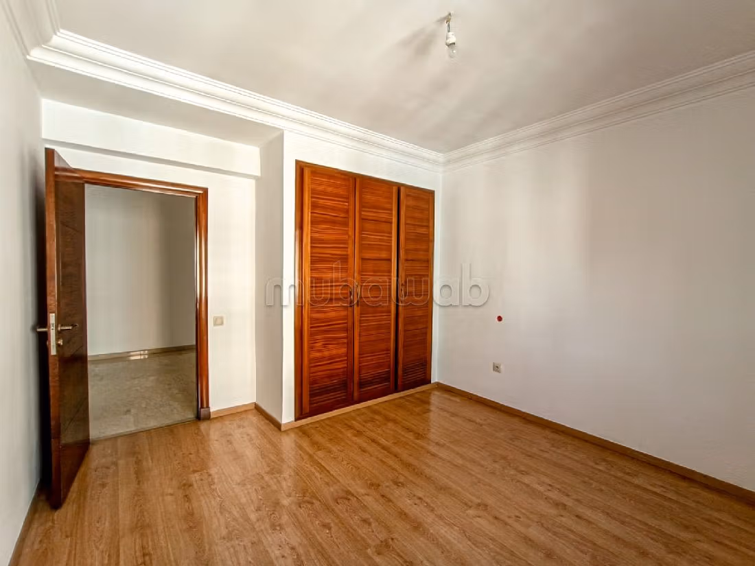 Magnífico piso en venta en Mers Sultan. Dimensión 119 m². Parking y jardin