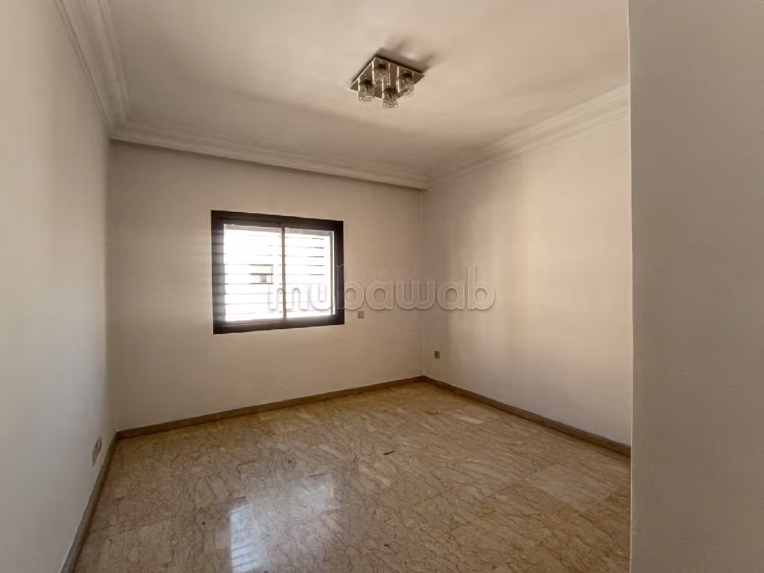 Magnífico piso en venta en Mers Sultan. Dimensión 119 m². Parking y jardin