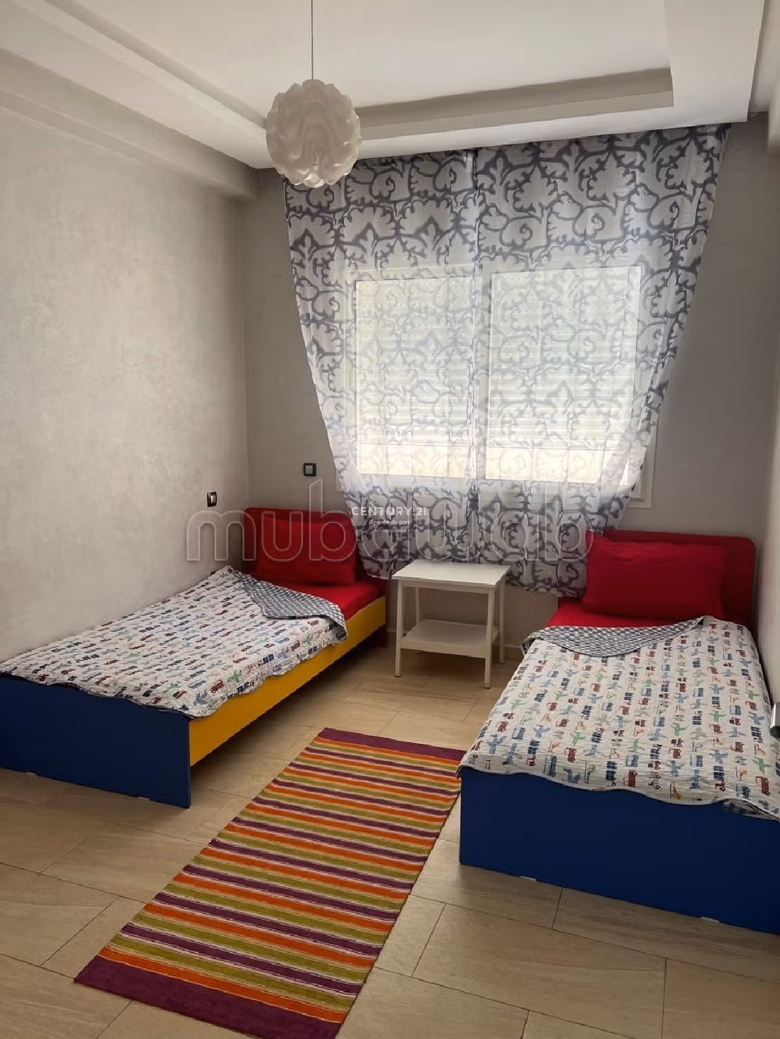Rent an apartment in Quartier du Parc. 3 large living areas. Furnished