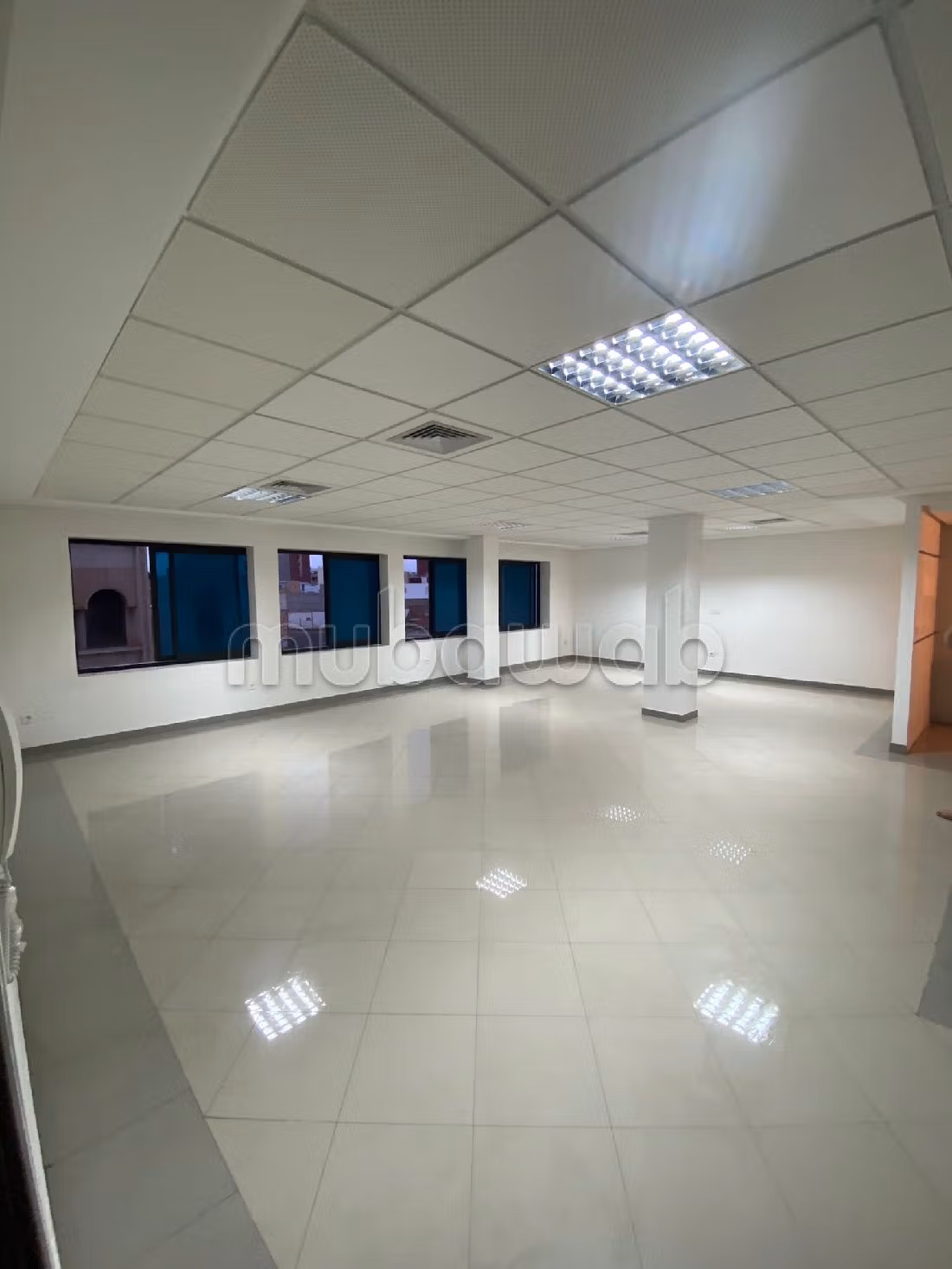 Bureaux en vente en Centre ville. Surface totale 60 m². Prestation de conciergerie