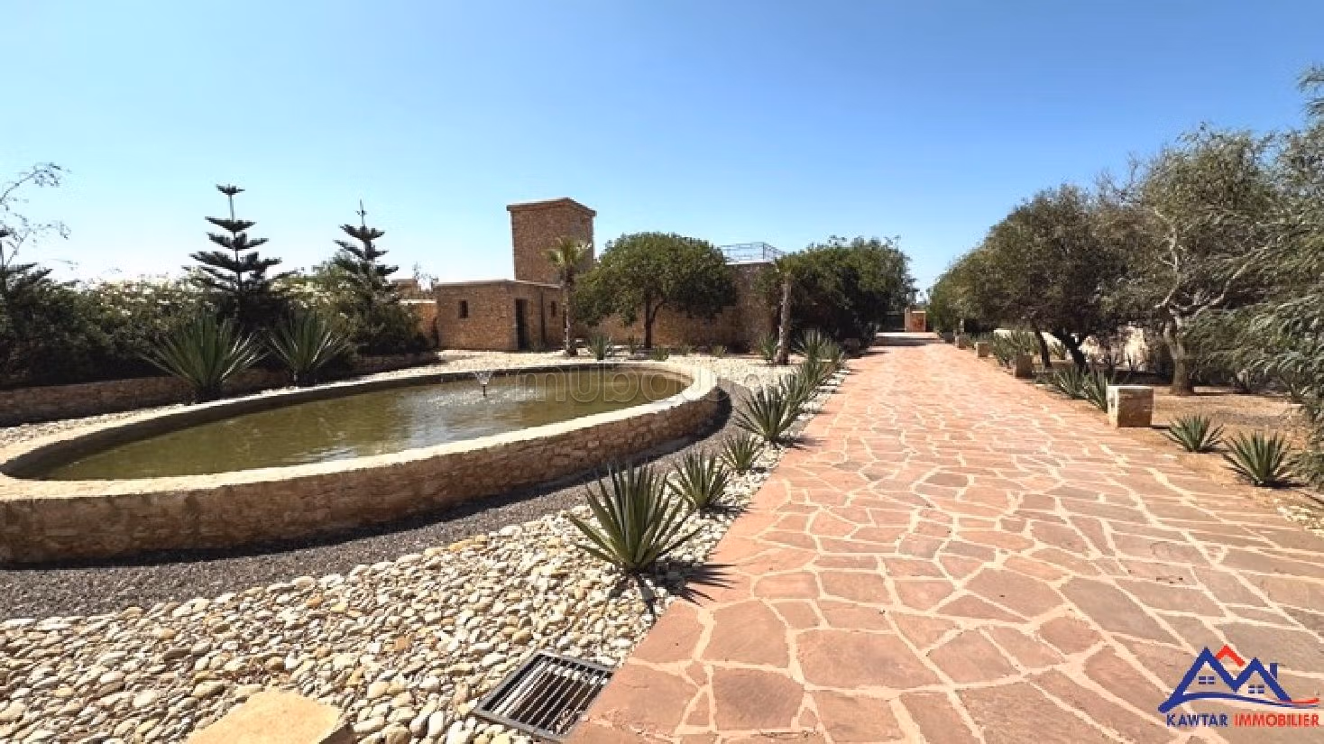 Alquiler de villa de alta gama en Route d'Agadir. Superficie de 2500 m². Espacios verdes, plazas de estacionamiento