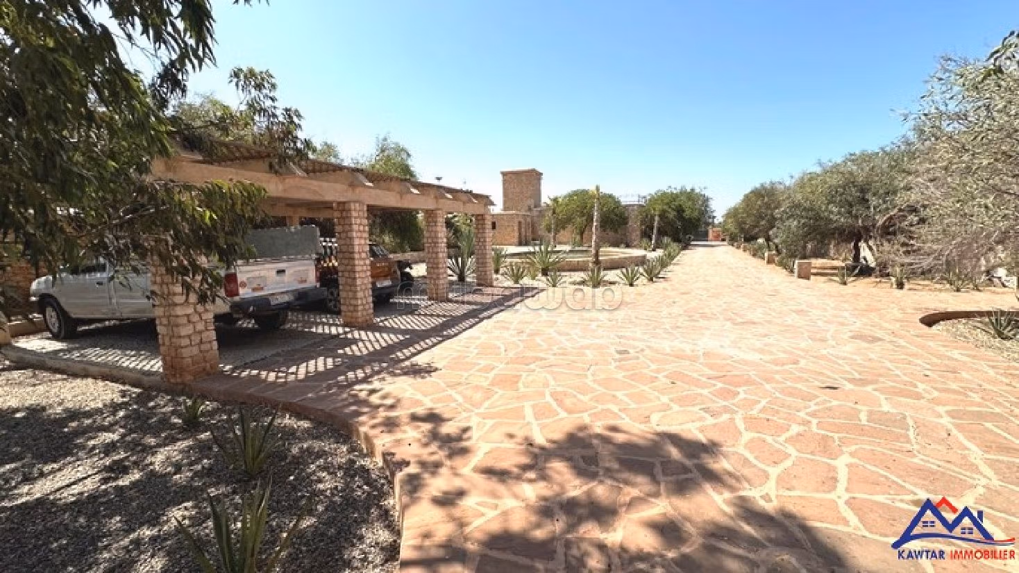 Alquiler de villa de alta gama en Route d'Agadir. Superficie de 2500 m². Espacios verdes, plazas de estacionamiento