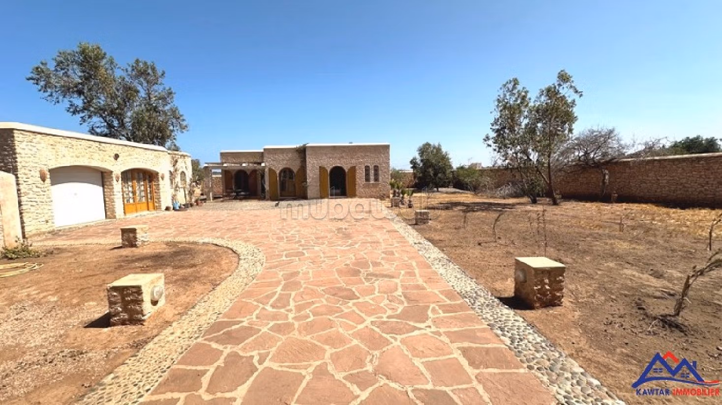 Alquiler de villa de alta gama en Route d'Agadir. Superficie de 2500 m². Espacios verdes, plazas de estacionamiento