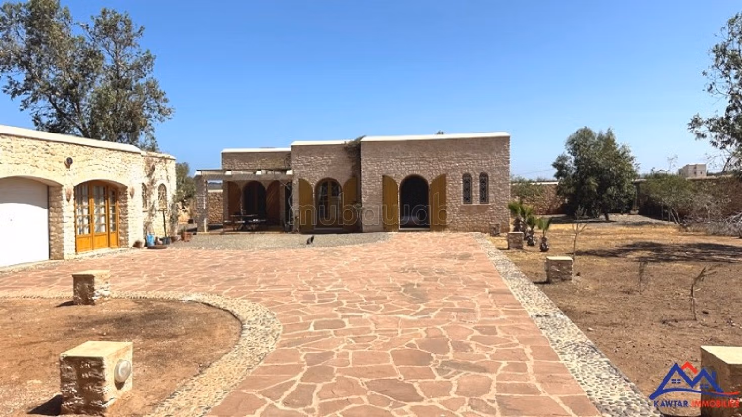 Alquiler de villa de alta gama en Route d'Agadir. Superficie de 2500 m². Espacios verdes, plazas de estacionamiento