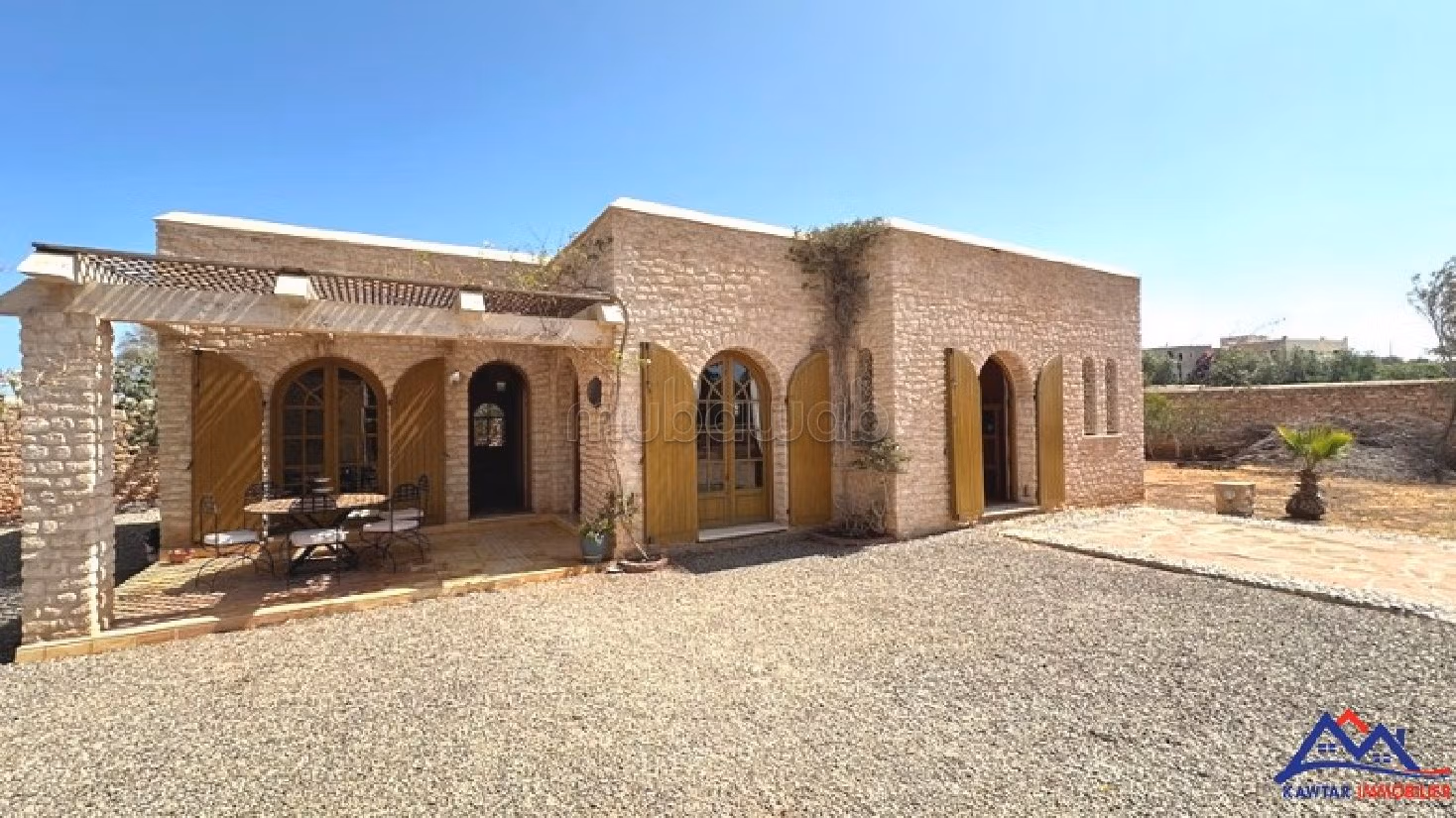 Alquiler de villa de alta gama en Route d'Agadir. Superficie de 2500 m². Espacios verdes, plazas de estacionamiento