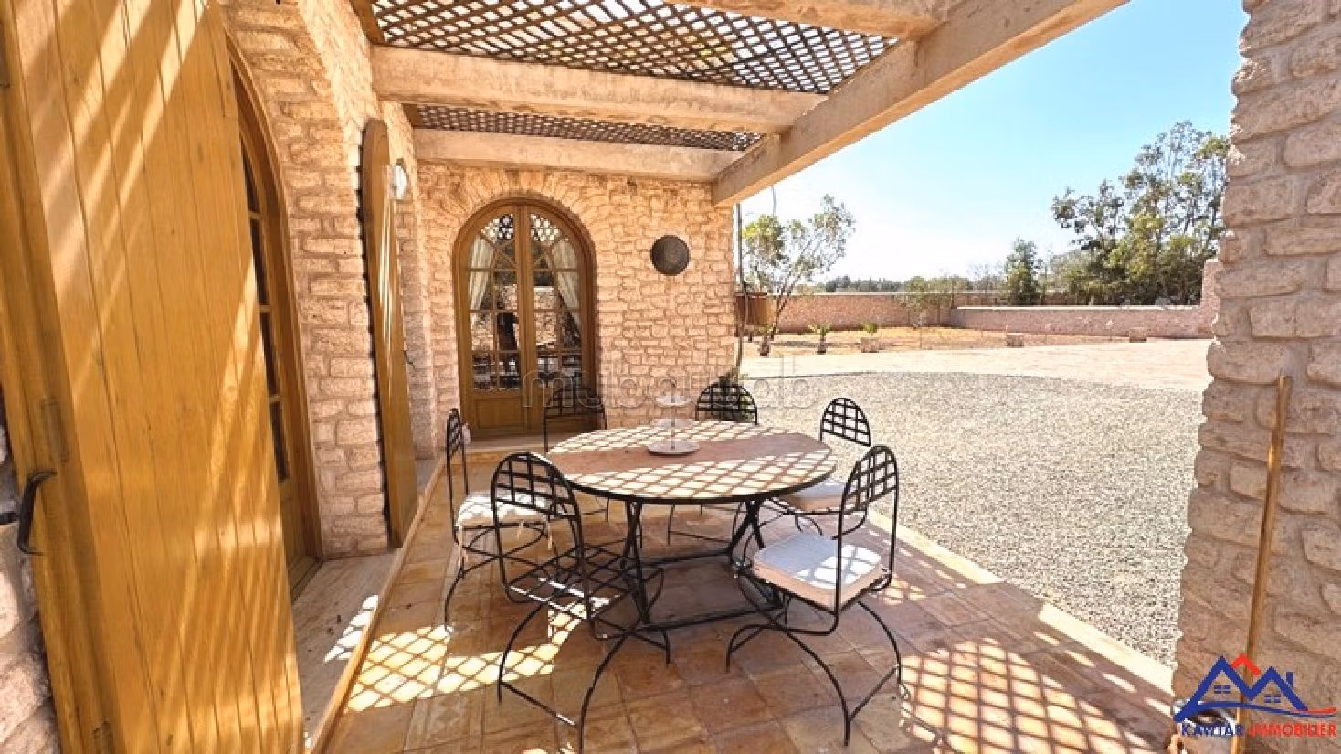 Alquiler de villa de alta gama en Route d'Agadir. Superficie de 2500 m². Espacios verdes, plazas de estacionamiento