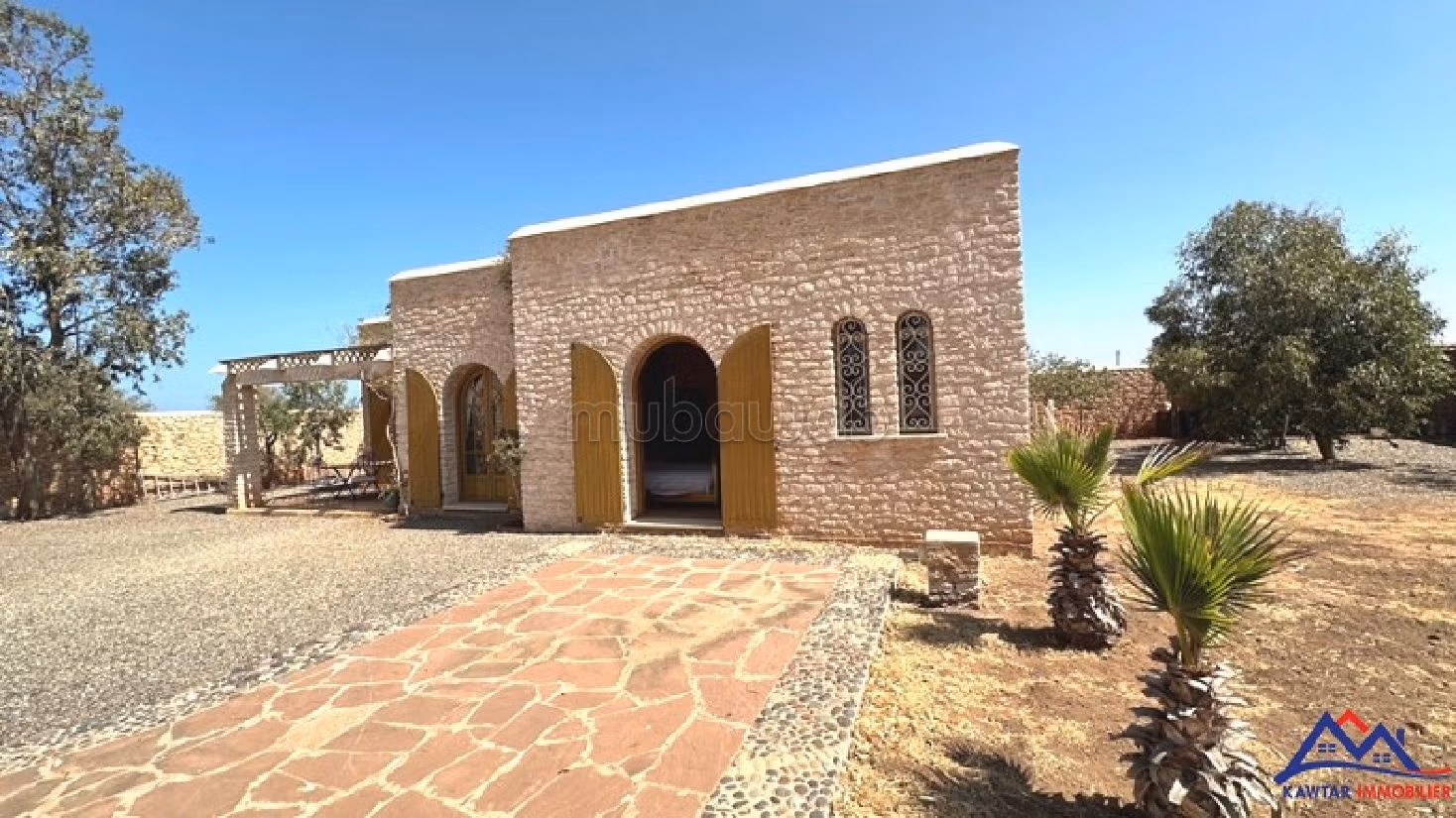 Alquiler de villa de alta gama en Route d'Agadir. Superficie de 2500 m². Espacios verdes, plazas de estacionamiento