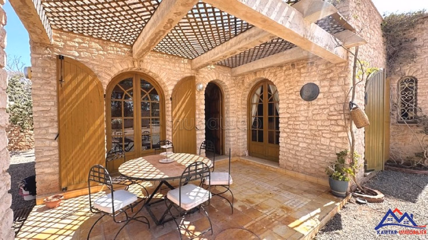 Alquiler de villa de alta gama en Route d'Agadir. Superficie de 2500 m². Espacios verdes, plazas de estacionamiento