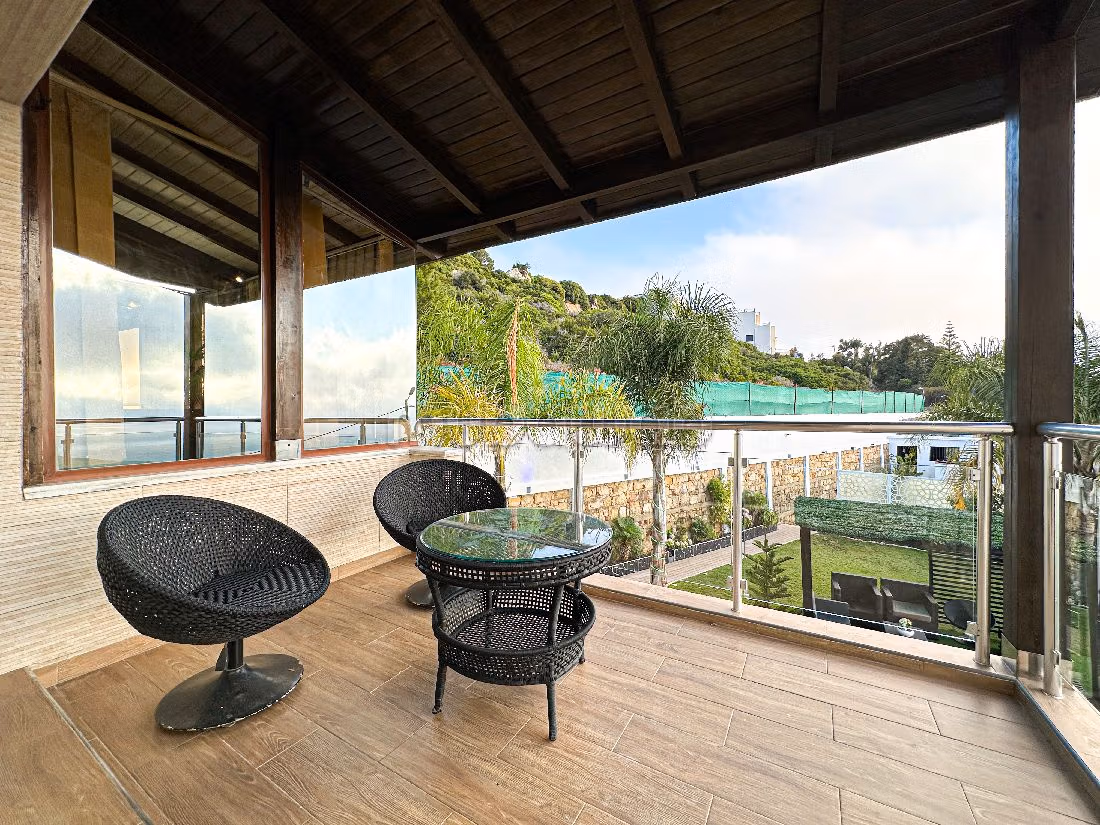 Luxury villas & houses for rent in Cap Spartel. 3 lovely rooms. Living room with fireplace, General air conditioning System. 