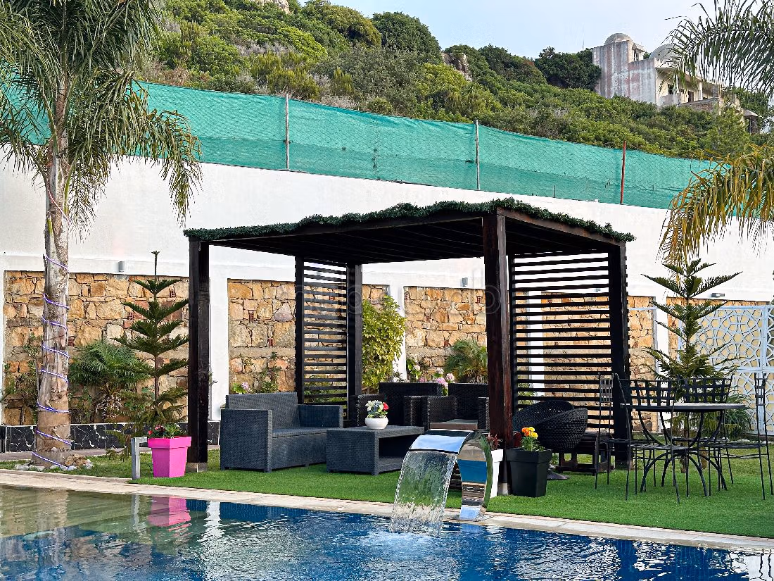 Luxury villas & houses for rent in Cap Spartel. 3 lovely rooms. Living room with fireplace, General air conditioning System. 