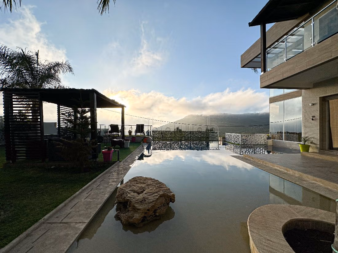 Luxury villas & houses for rent in Cap Spartel. 3 lovely rooms. Living room with fireplace, General air conditioning System. 