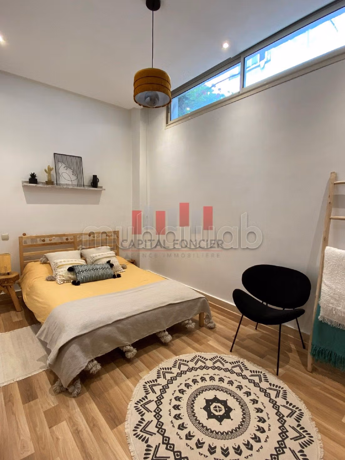 شقة رائعة للبيع بوسط المدينة. 2 غرف جميلة. مع المرآب والمصعد