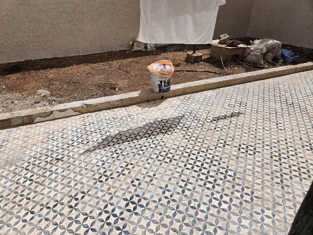 منزل رائع للبيع بدار بوعزة. 6 غرف جميلة. شرفة وحديقة. 