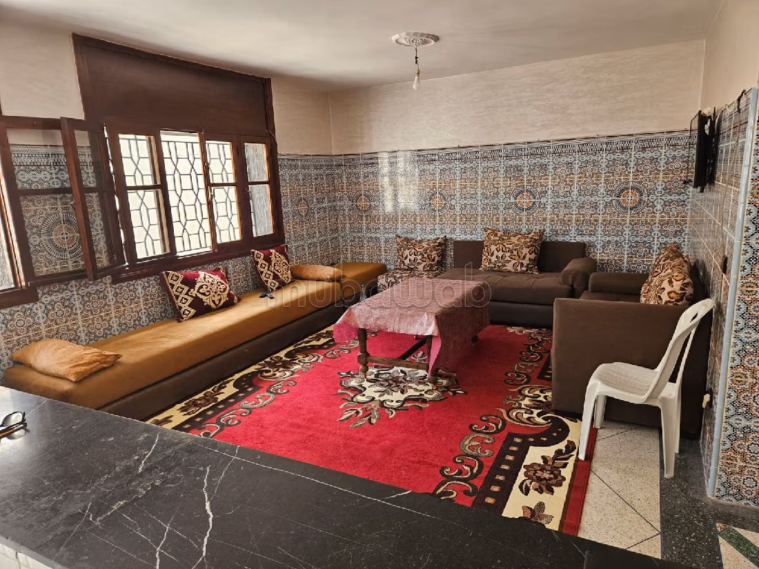 منزل رائع للبيع بدار بوعزة. 6 غرف جميلة. شرفة وحديقة. 