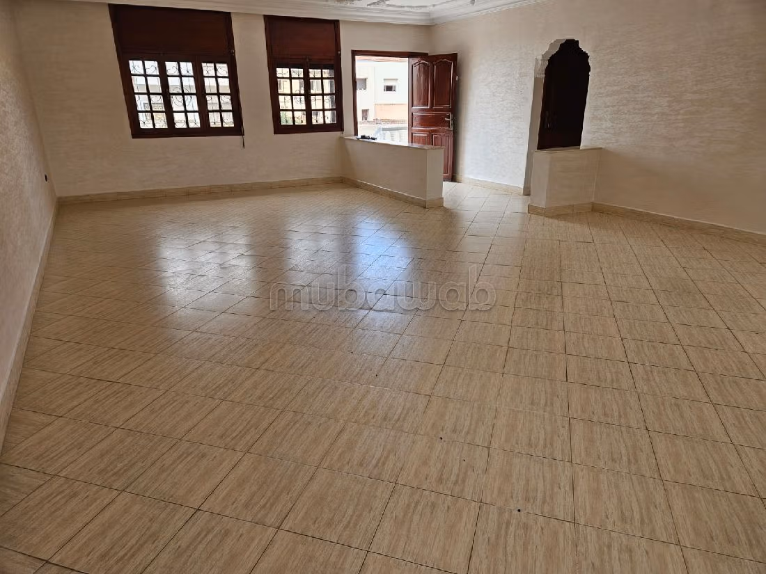 منزل رائع للبيع بدار بوعزة. 6 غرف جميلة. شرفة وحديقة. 