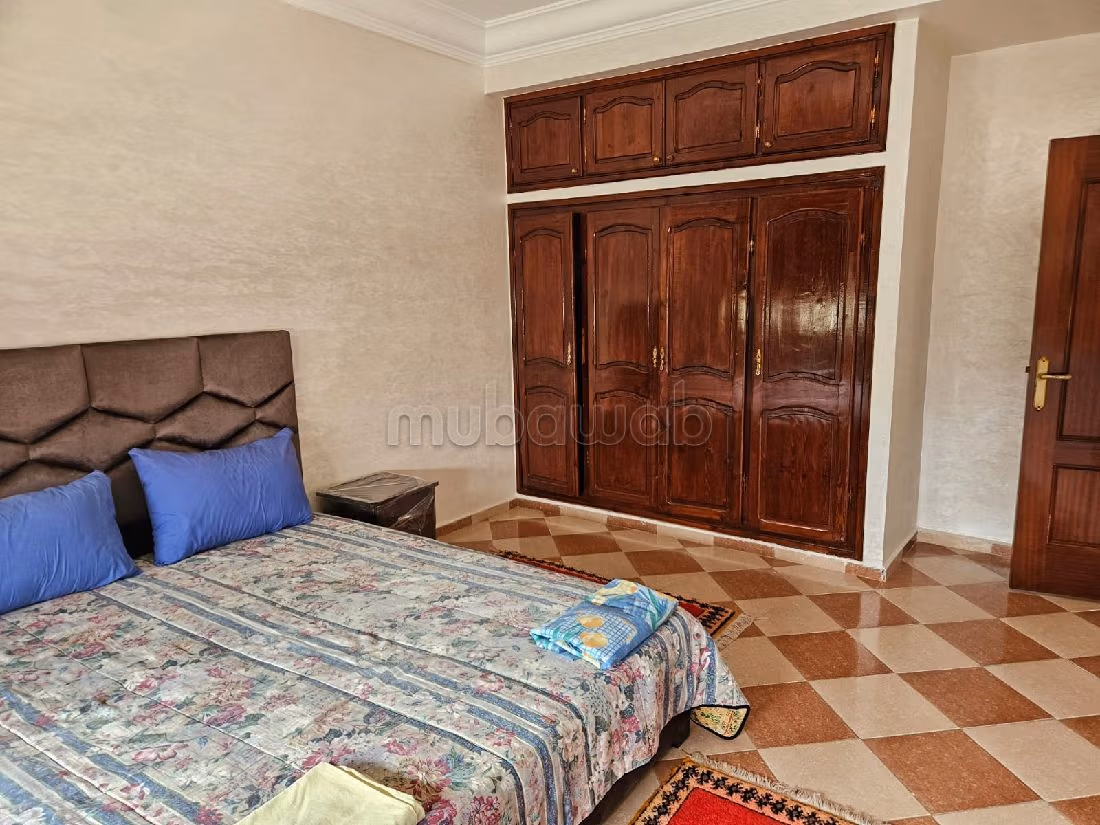 منزل رائع للبيع بدار بوعزة. 6 غرف جميلة. شرفة وحديقة. 