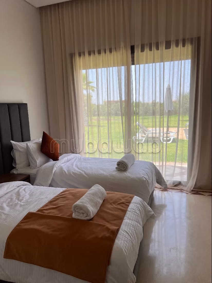 Magnifique villa à louer pour vos vacances à Route de l'Ourika. 6 pièces confortables. Cheminée et concierge