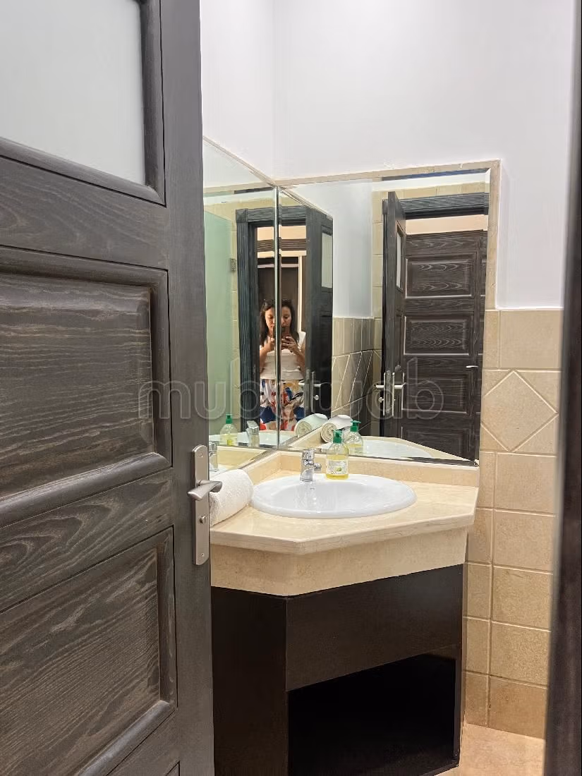 Magnifique villa à louer pour vos vacances à Route de l'Ourika. 6 pièces confortables. Cheminée et concierge