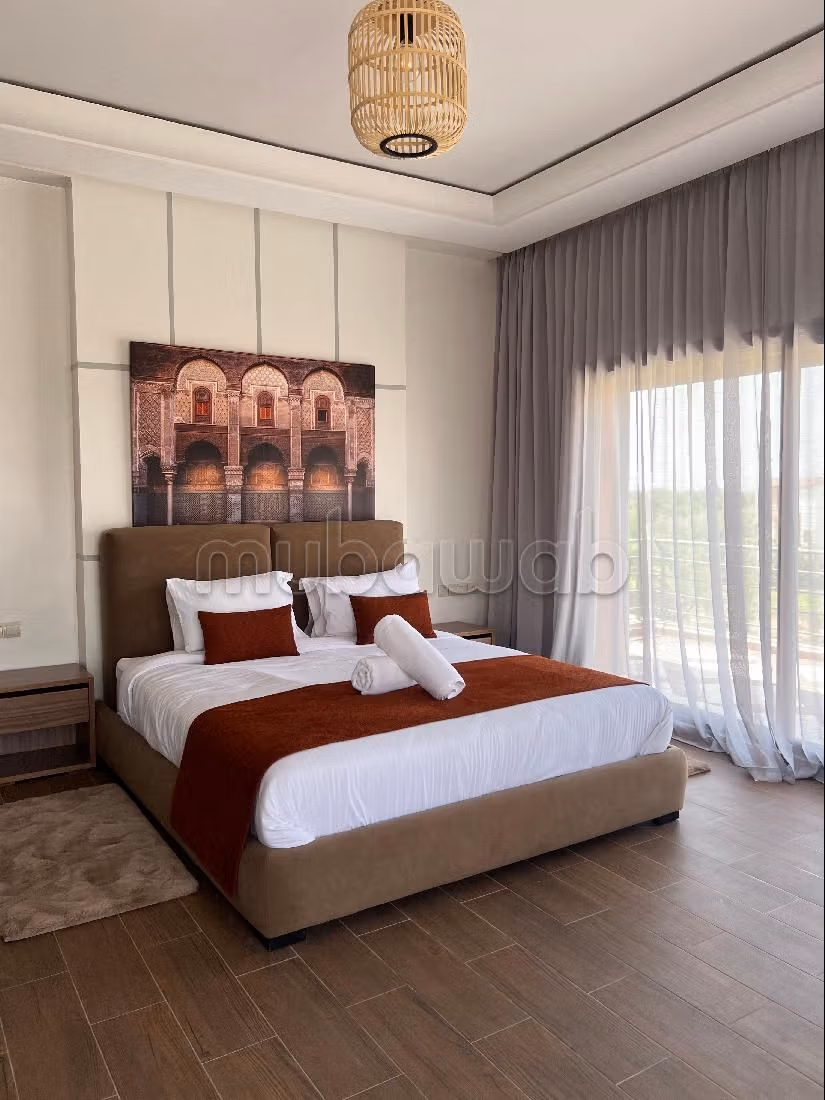 Magnifique villa à louer pour vos vacances à Route de l'Ourika. 6 pièces confortables. Cheminée et concierge