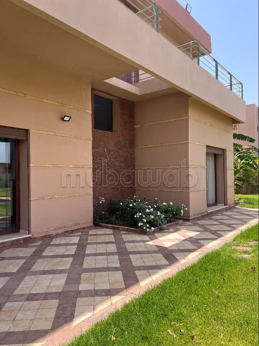 Magnifique villa à louer pour vos vacances à Route de l'Ourika. 6 pièces confortables. Cheminée et concierge