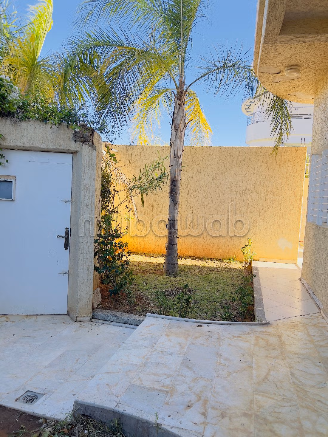 Magnificent villa for sale in CGI. 6 comfortable rooms. Quiet sorroundings with mountain view, central heating. 