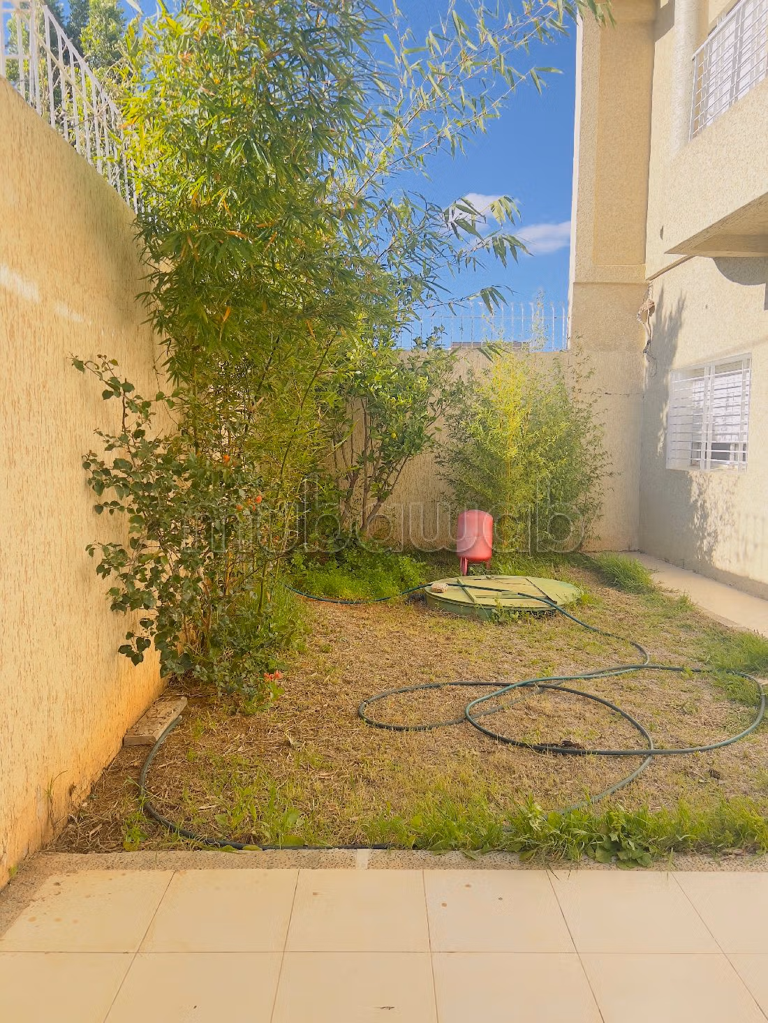 Magnificent villa for sale in CGI. 6 comfortable rooms. Quiet sorroundings with mountain view, central heating. 