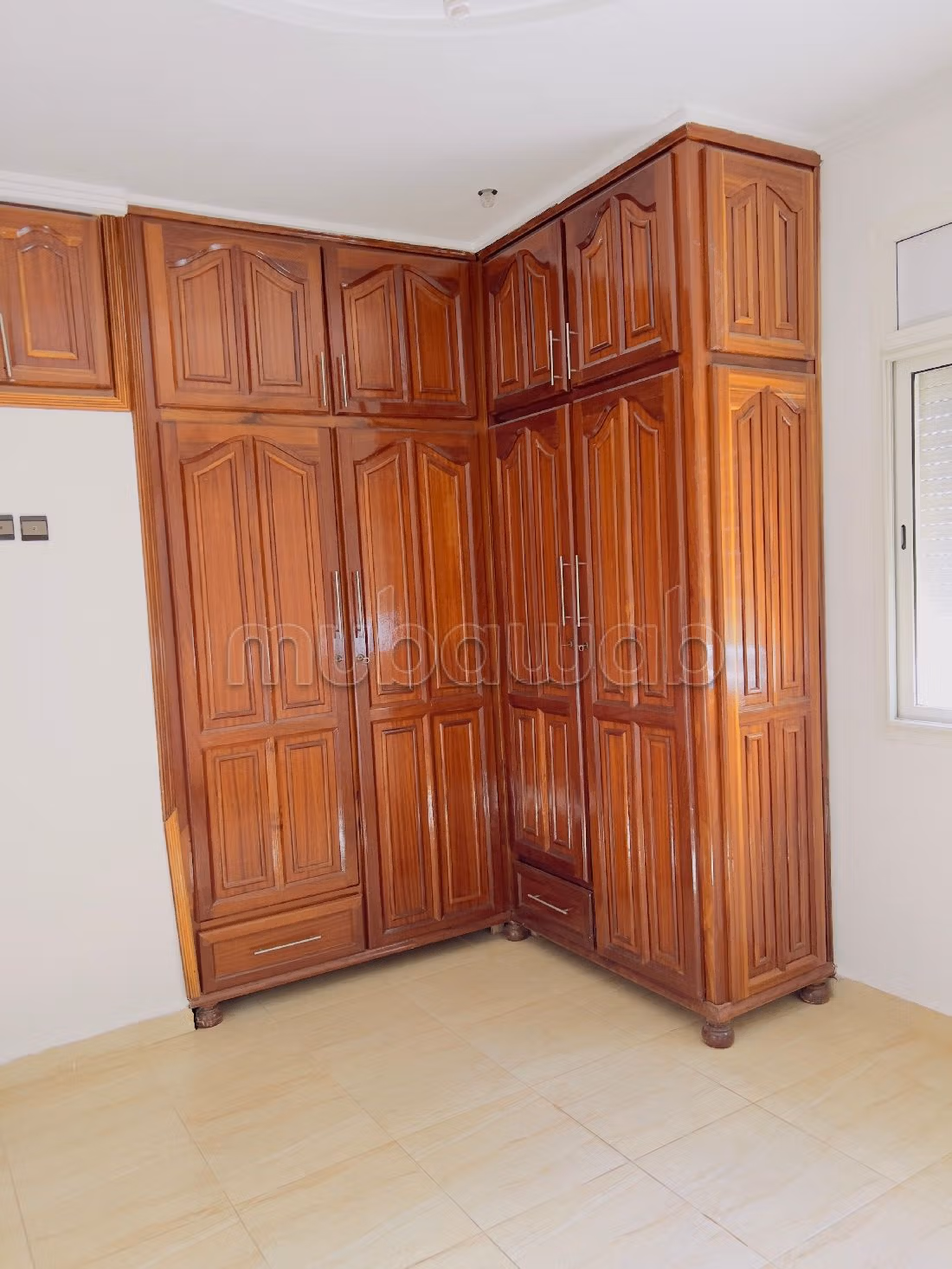 Magnificent villa for sale in CGI. 6 comfortable rooms. Quiet sorroundings with mountain view, central heating. 