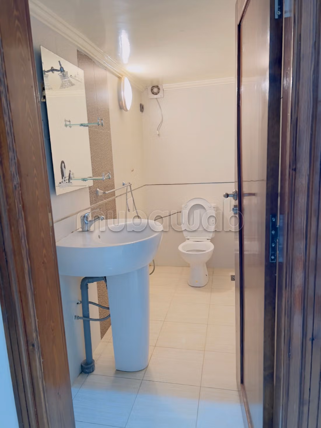 Magnificent villa for sale in CGI. 6 comfortable rooms. Quiet sorroundings with mountain view, central heating. 