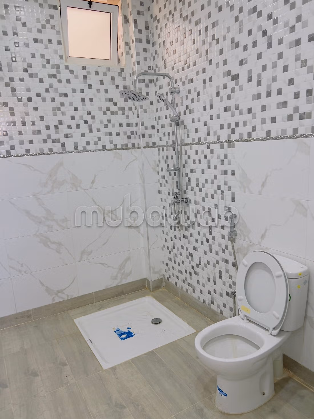 Magnificent villa for sale in CGI. 6 comfortable rooms. Quiet sorroundings with mountain view, central heating. 