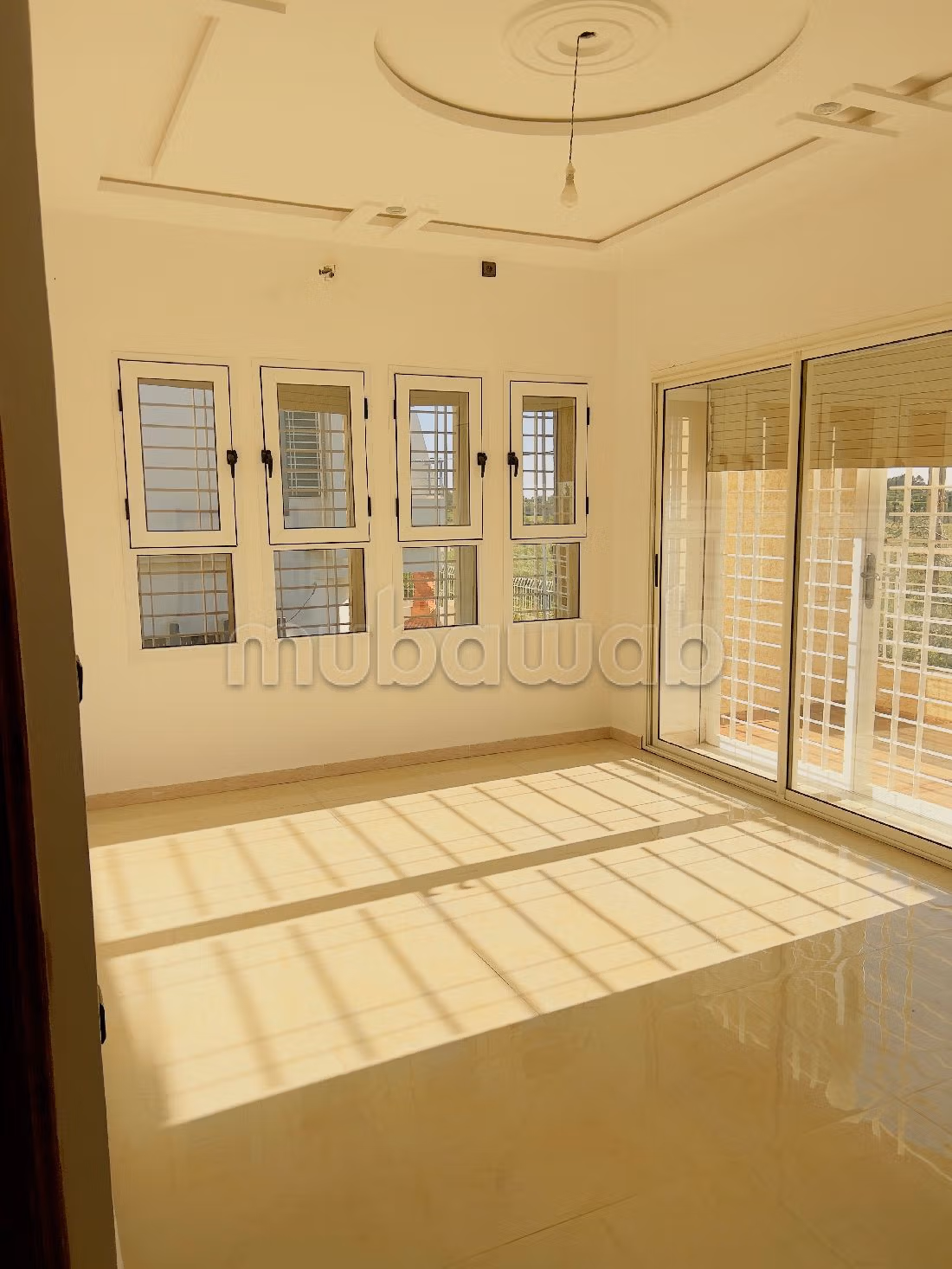 Magnificent villa for sale in CGI. 6 comfortable rooms. Quiet sorroundings with mountain view, central heating. 