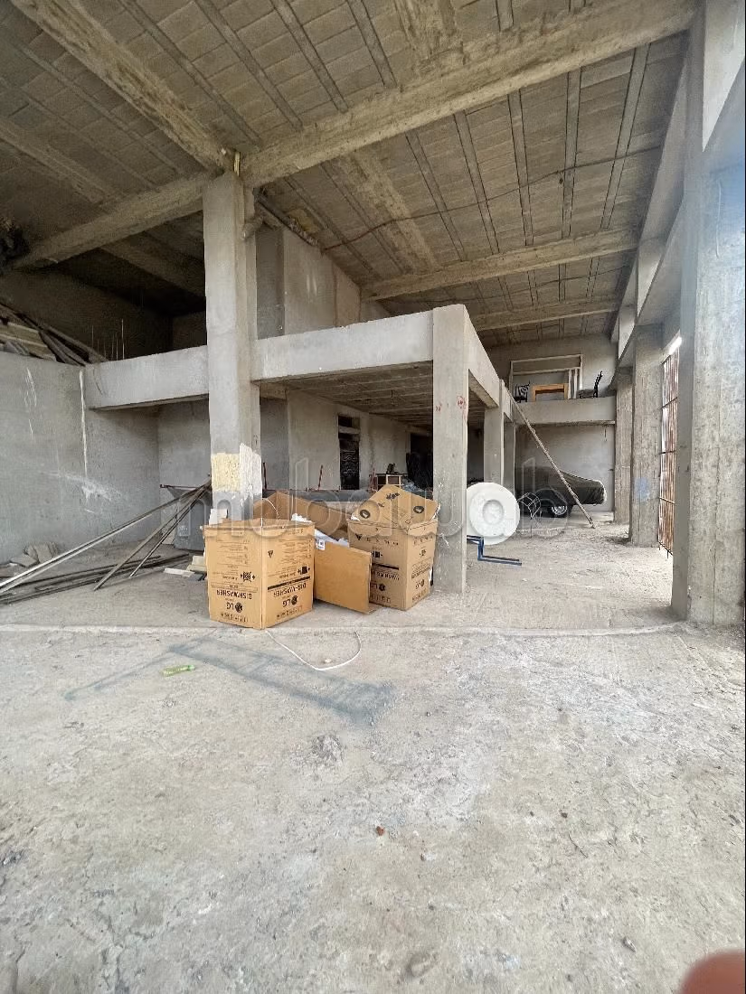 Offices & shops to rent in Al Wifaq. Surface area 350 m². 