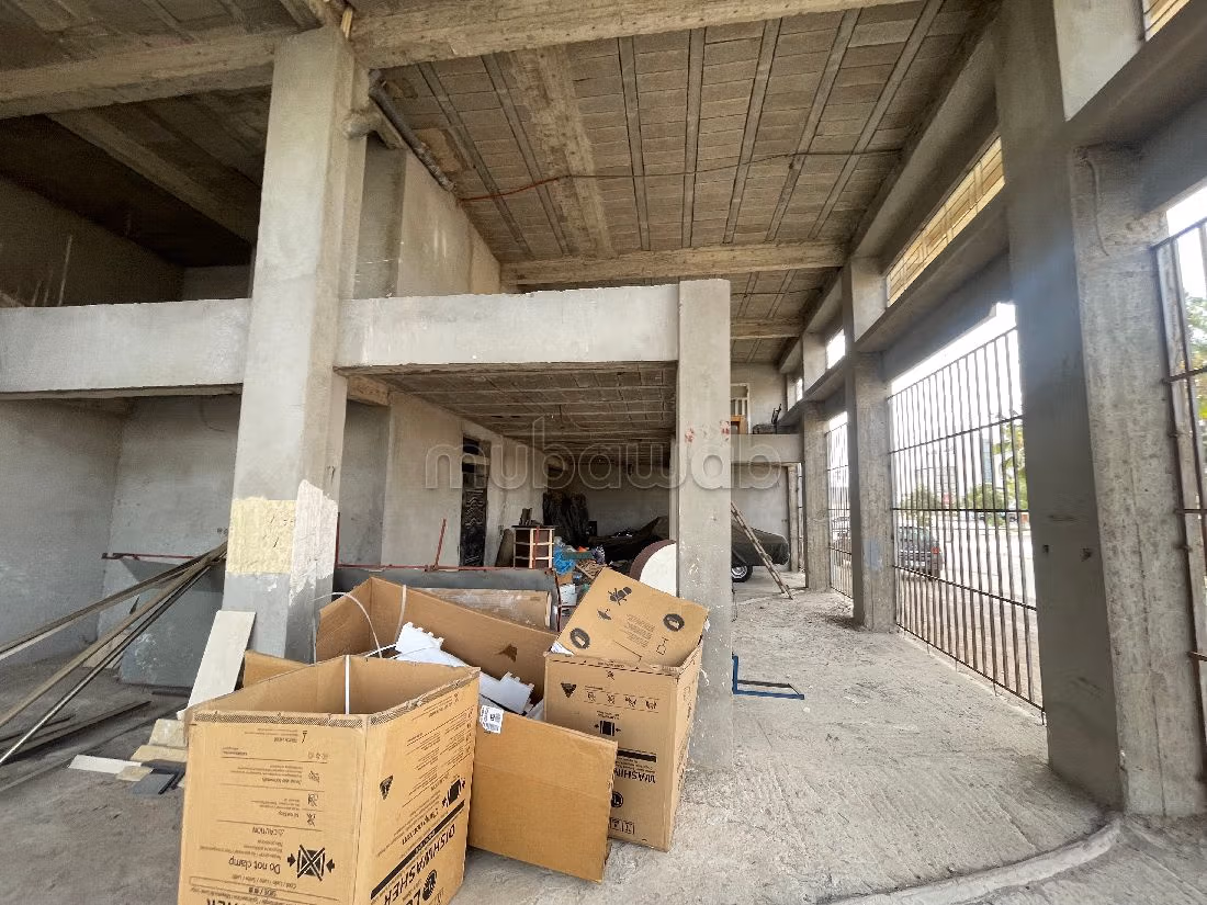 Offices & shops to rent in Al Wifaq. Surface area 350 m². 