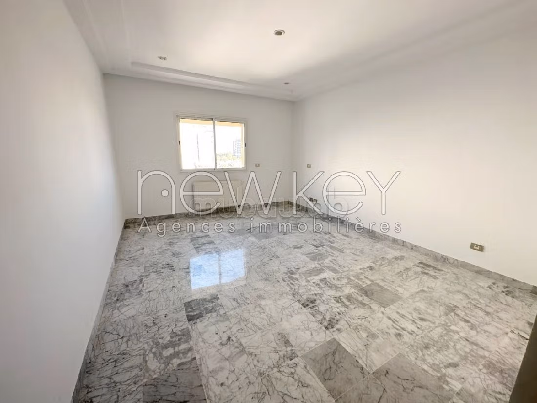 Lovely apartment for rent in Les Jardins de Carthage. Surface area 200 m². Equipped kitchen