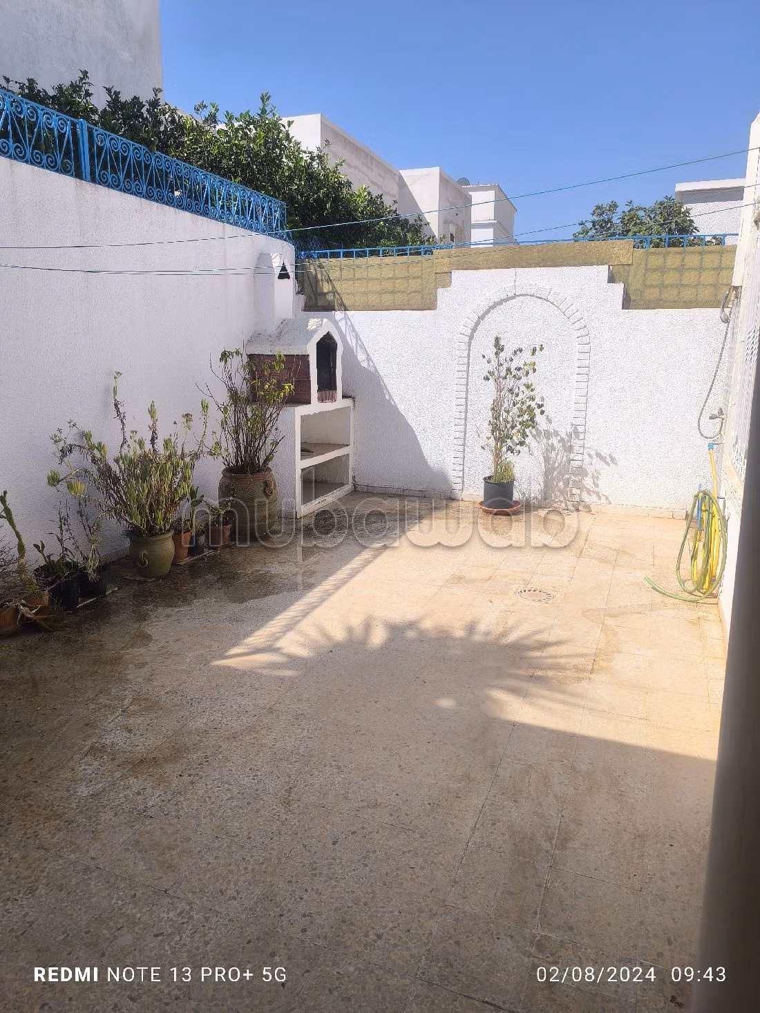 Maison de luxe à louer à Cité Les Pins. 2 chambres. Antenne parabolique et Porte blindée