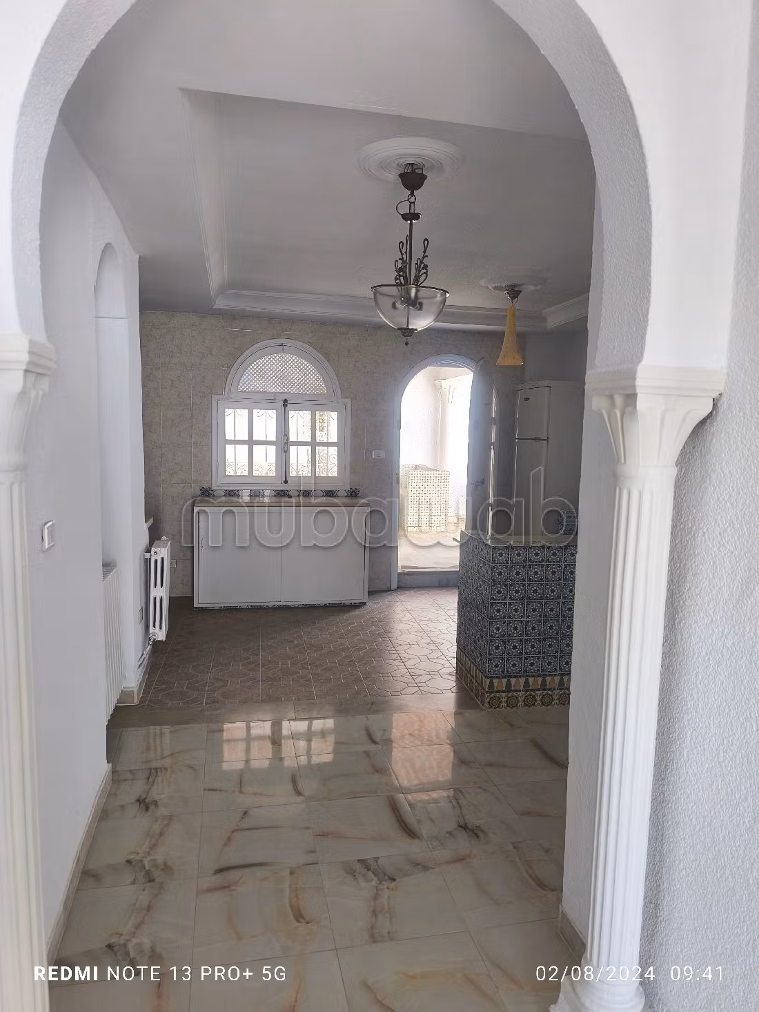 Maison de luxe à louer à Cité Les Pins. 2 chambres. Antenne parabolique et Porte blindée