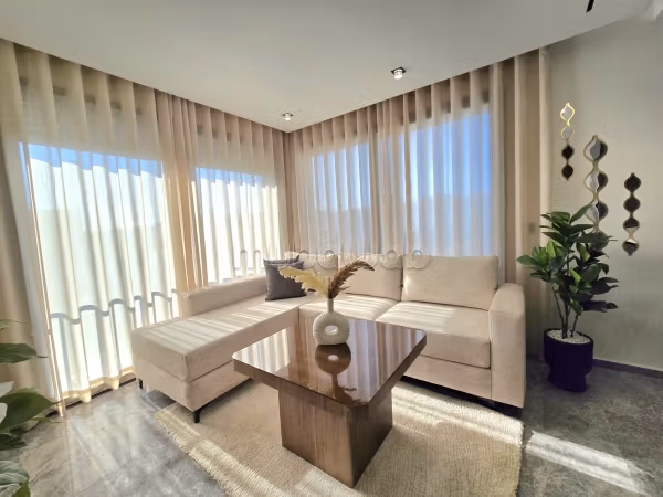 Location saisonnière à Oasis. 1 belle chambre. Chauffage central et porte blindée