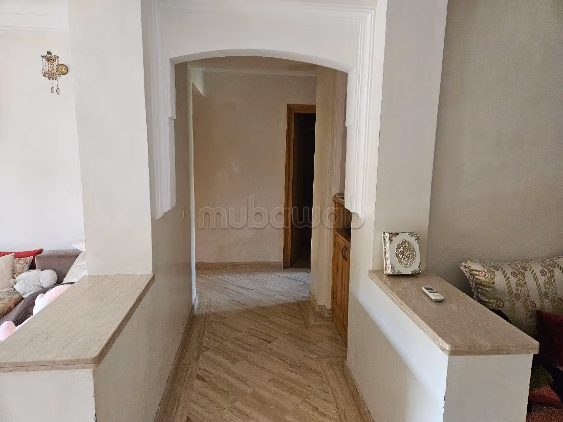 شقة للبيع بطريق أكادير الصويرة. المساحة الكلية 120 م². مفروشة