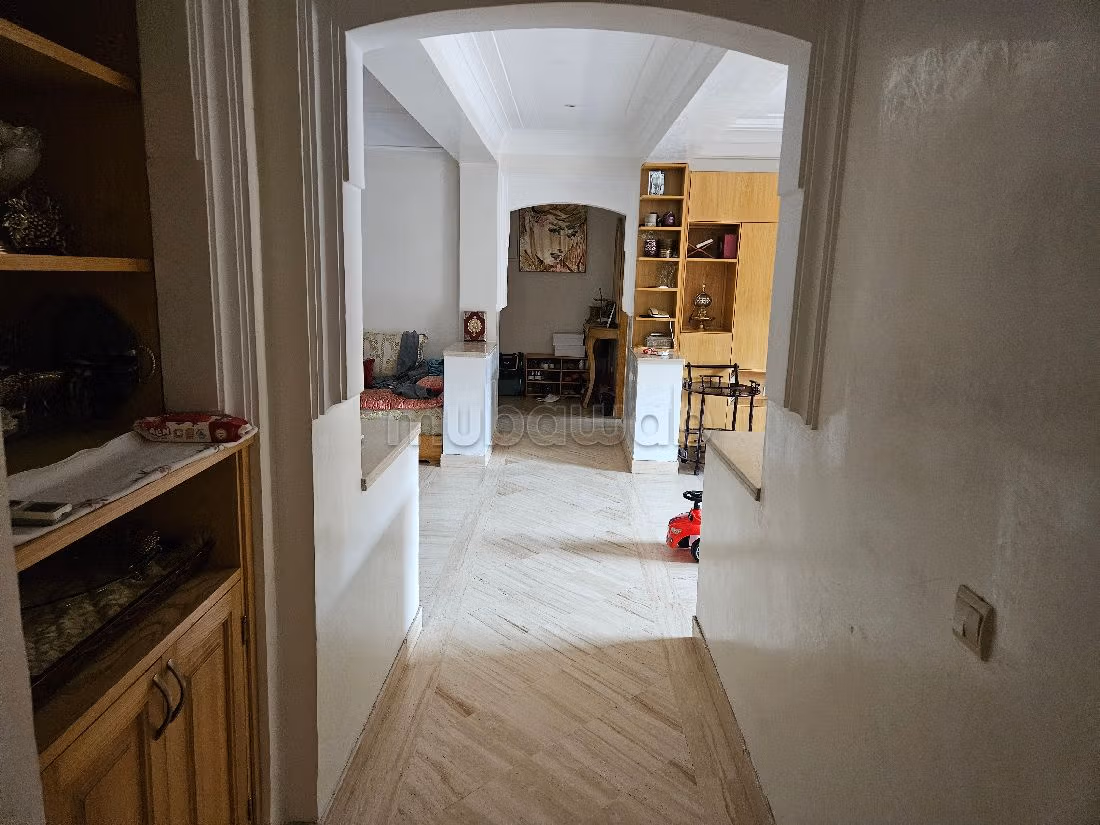 شقة للبيع بطريق أكادير الصويرة. المساحة الكلية 120 م². مفروشة