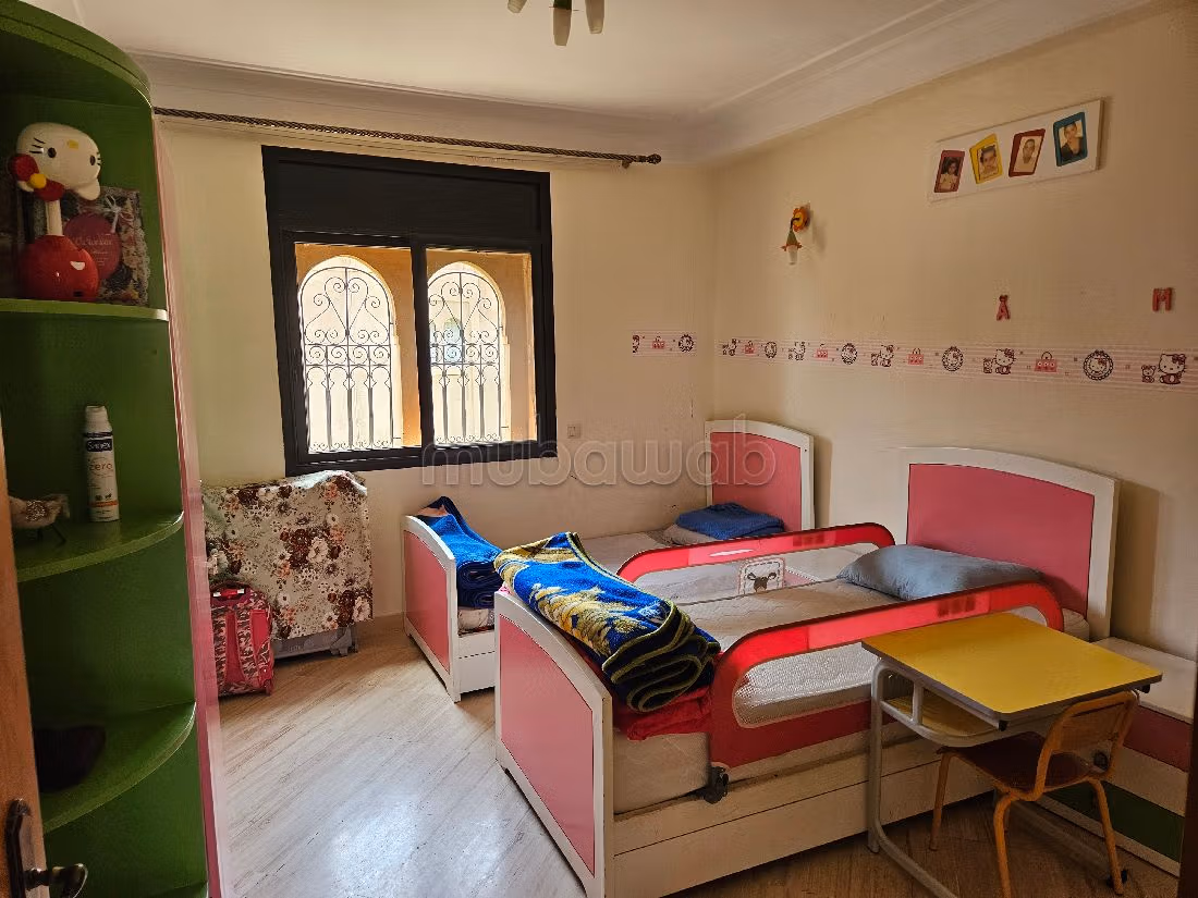 شقة للبيع بطريق أكادير الصويرة. المساحة الكلية 120 م². مفروشة