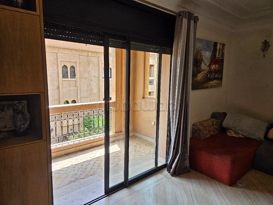 شقة للبيع بطريق أكادير الصويرة. المساحة الكلية 120 م². مفروشة