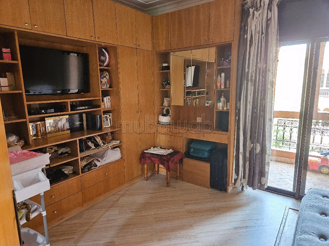 شقة للبيع بطريق أكادير الصويرة. المساحة الكلية 120 م². مفروشة