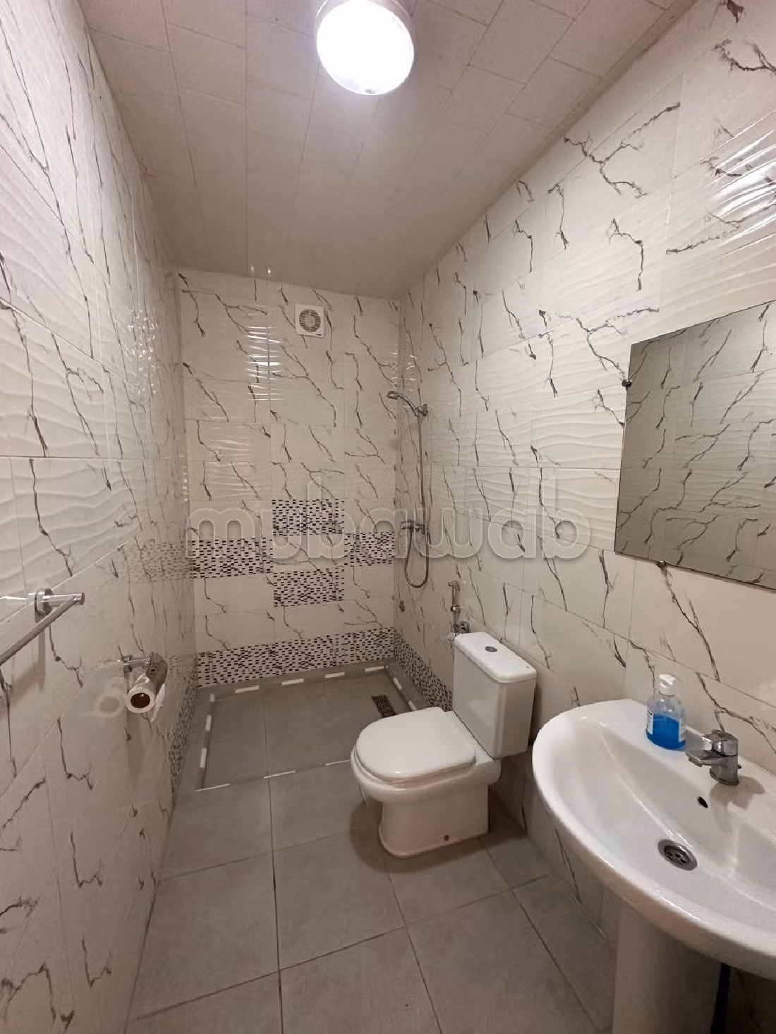 منزل رائع للشراء ب مويلحة. 3 غرف جميلة. باب متين ، صالون مغربي