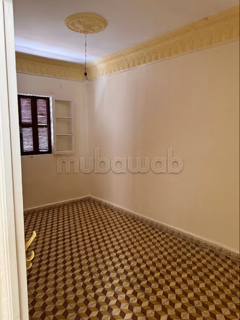 Magnífica casa en venta. 6 bonitas habitaciones. Balcón