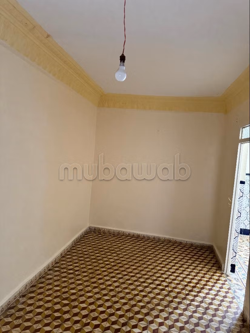 Magnífica casa en venta. 6 bonitas habitaciones. Balcón