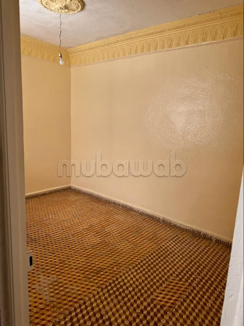 Magnífica casa en venta. 6 bonitas habitaciones. Balcón