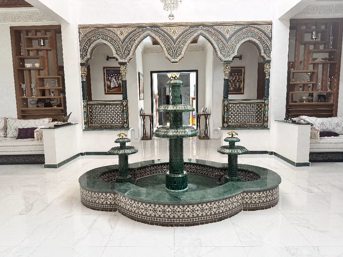 Magnificent villa for sale in Route de l'Ourika. Area 440 m². Cellar, Large terrace. 