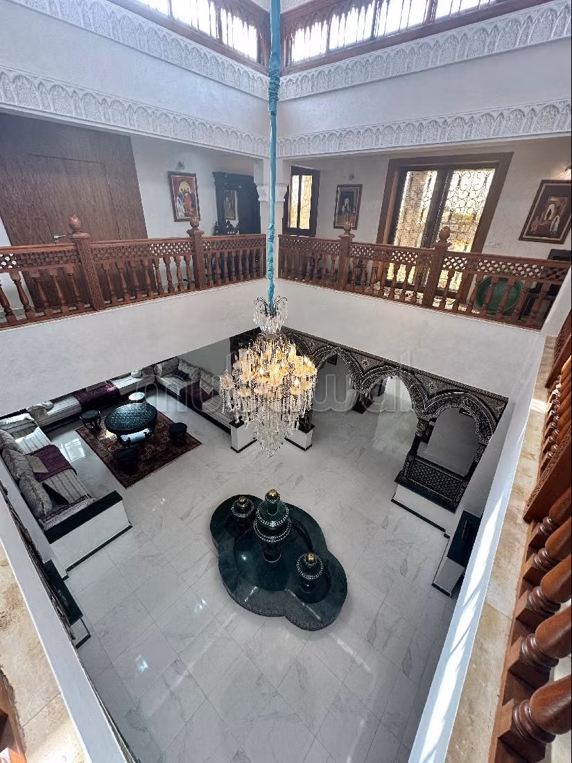 Magnificent villa for sale in Route de l'Ourika. Area 440 m². Cellar, Large terrace. 