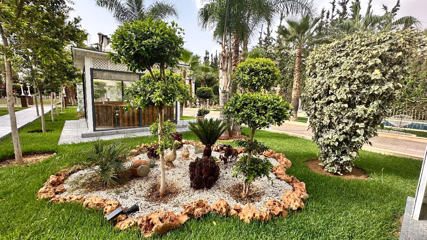 Magnificent villa for sale in Route de l'Ourika. Area 440 m². Cellar, Large terrace. 