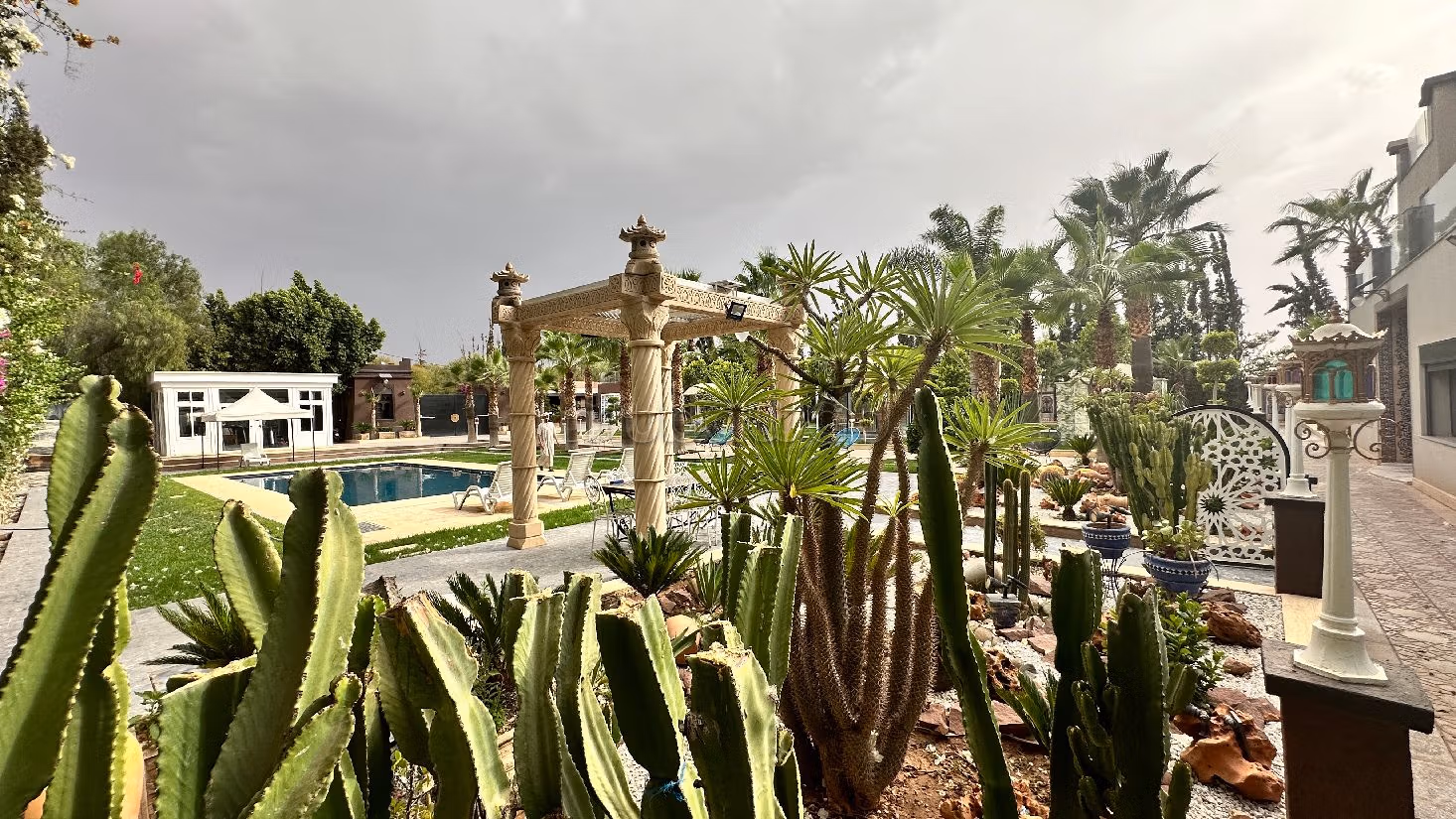 Magnificent villa for sale in Route de l'Ourika. Area 440 m². Cellar, Large terrace. 