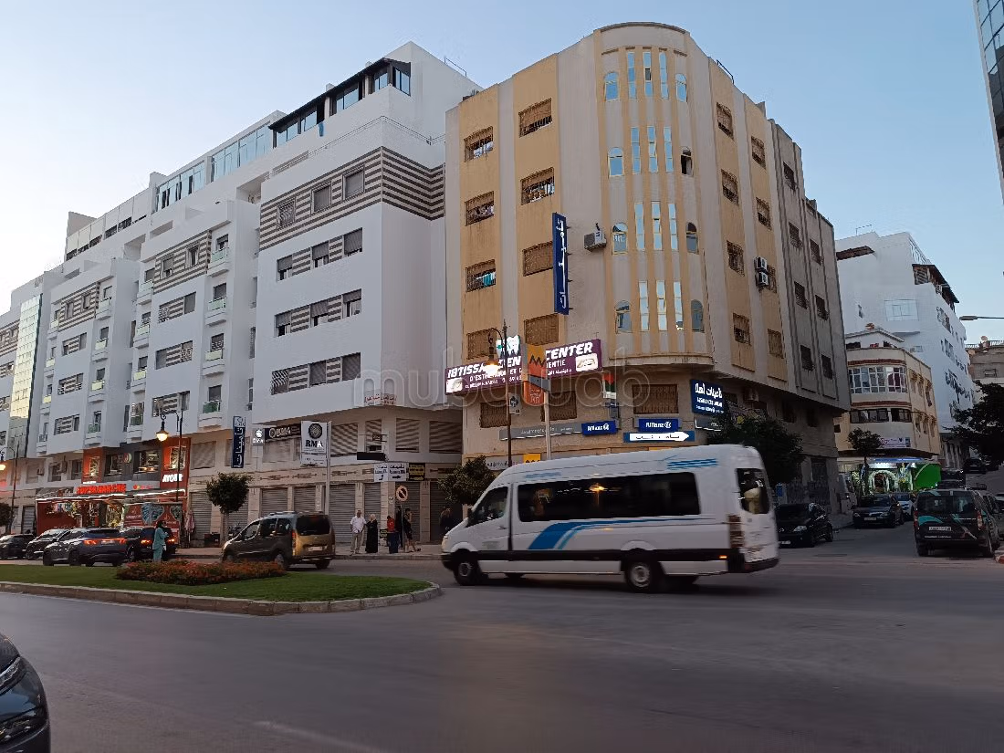 Vend appartement à Tanger Ahlane. 6 pièces confortables, résidence sécurisée